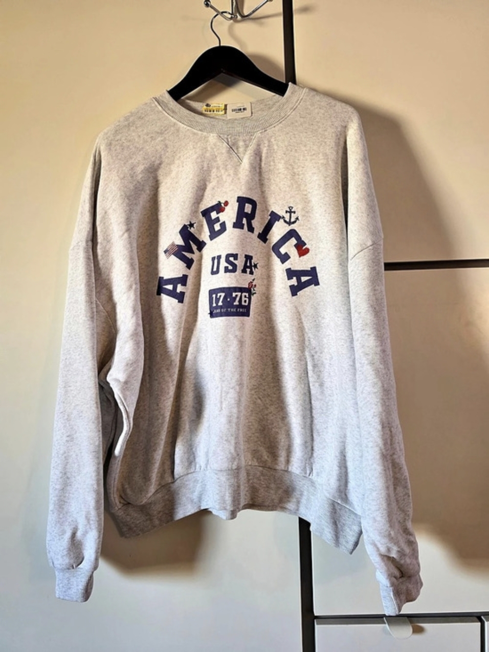 Women's heather gray crewneck sweatshirt
Size XXL
New No Tag